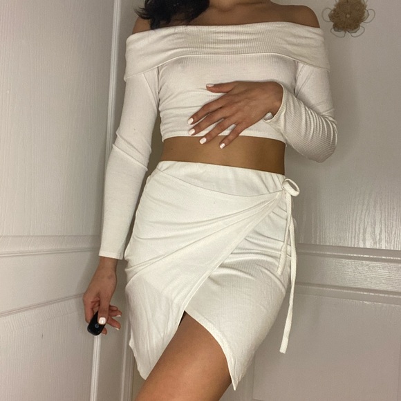 White set - Picture 1 of 2